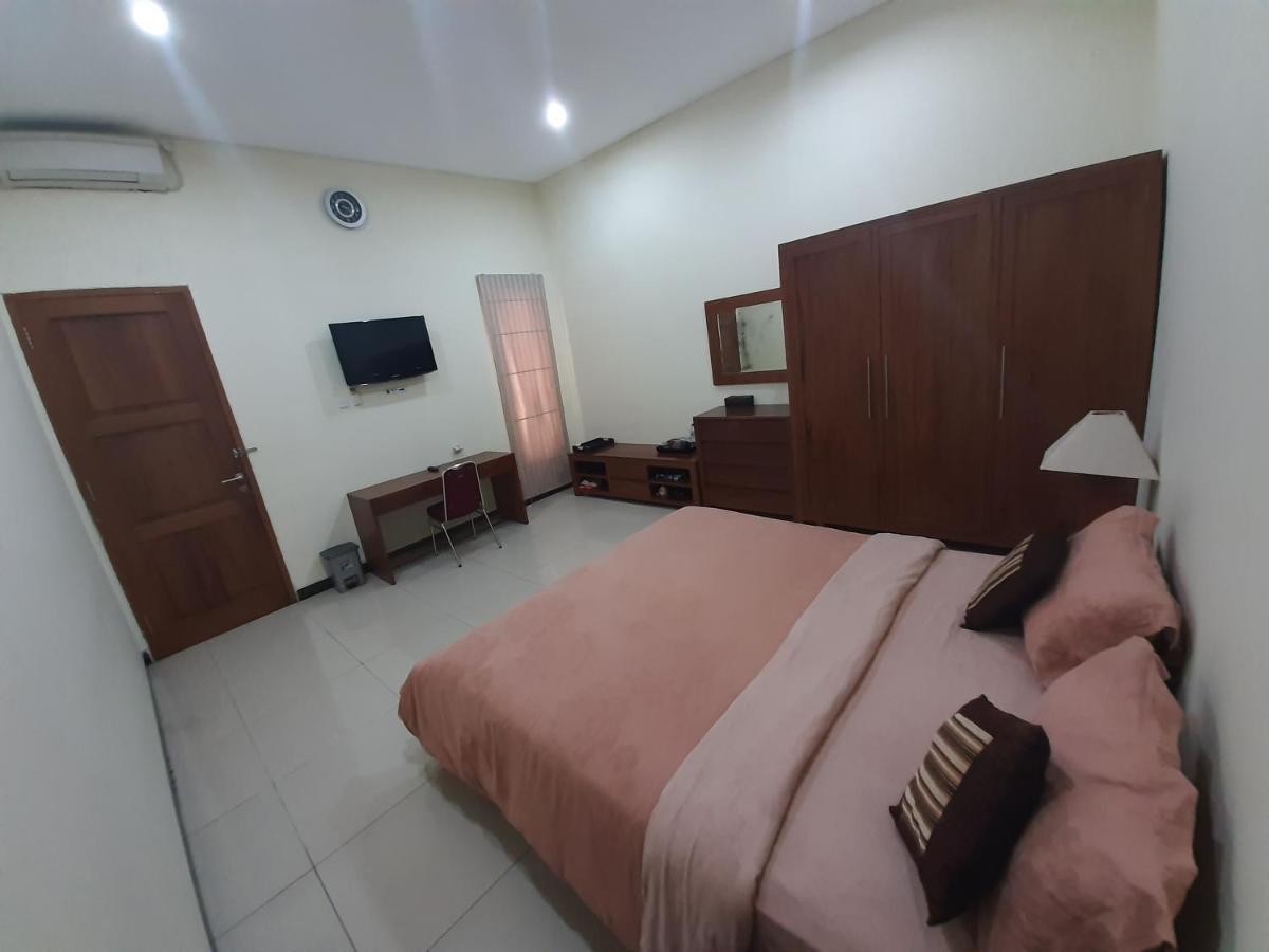Alloro Guesthouse Pacitan Eksteriør bilde