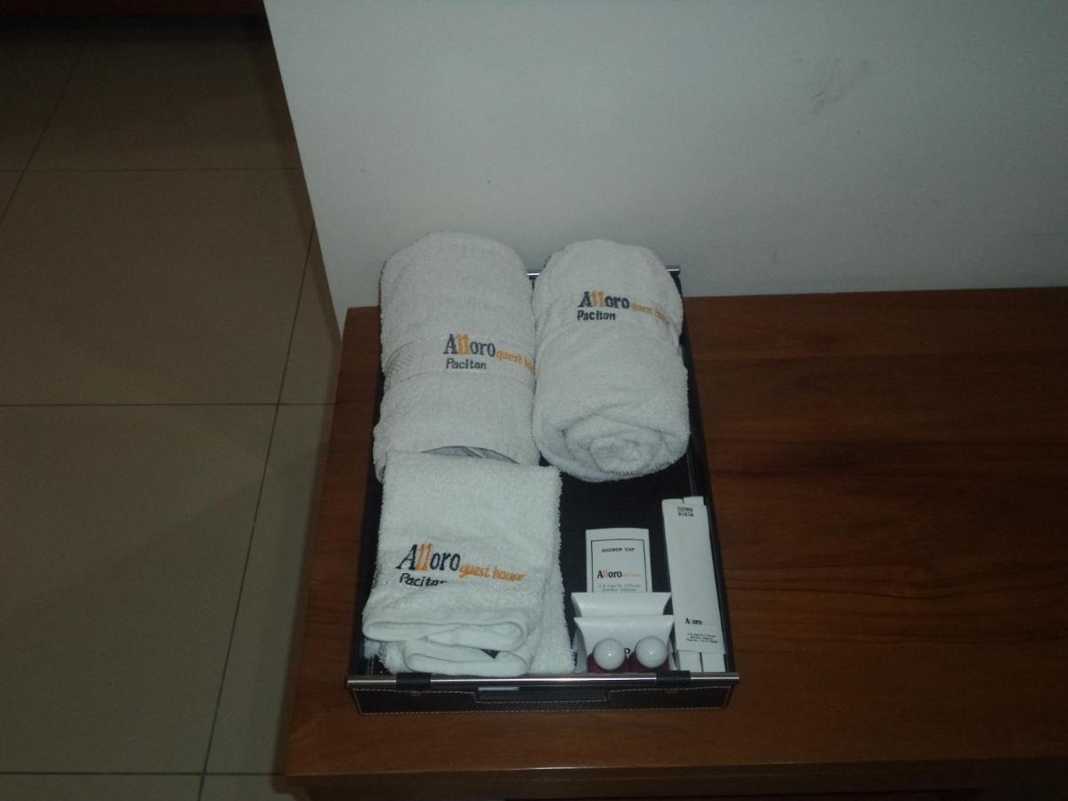 Alloro Guesthouse Pacitan Eksteriør bilde