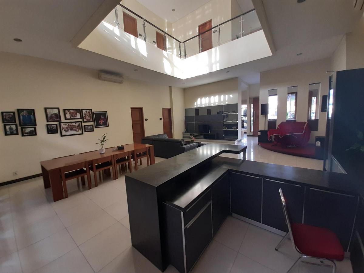 Alloro Guesthouse Pacitan Eksteriør bilde