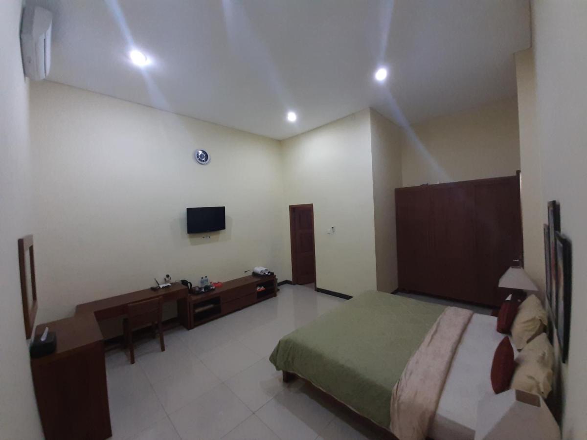 Alloro Guesthouse Pacitan Eksteriør bilde