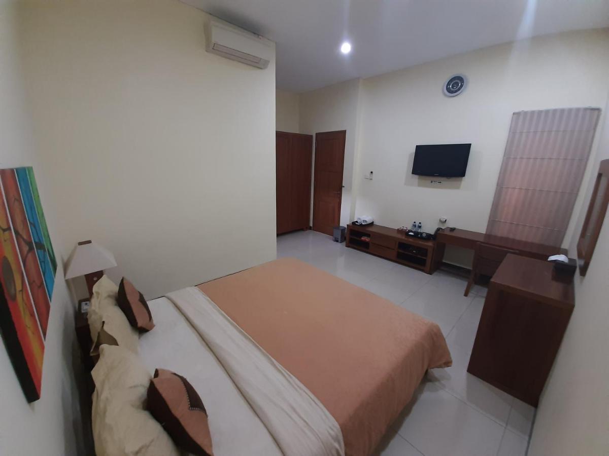 Alloro Guesthouse Pacitan Eksteriør bilde