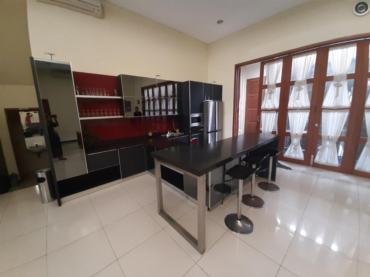 Alloro Guesthouse Pacitan Eksteriør bilde