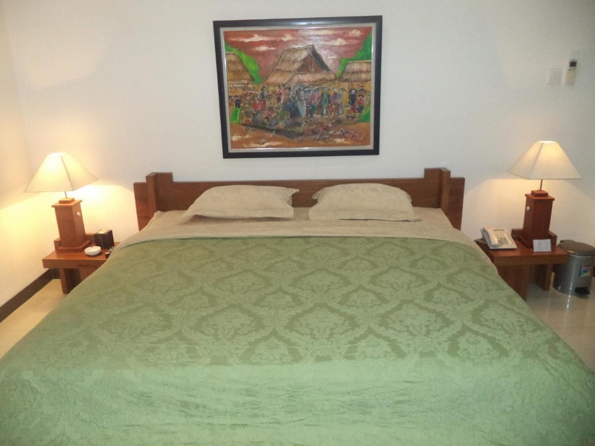 Alloro Guesthouse Pacitan Eksteriør bilde
