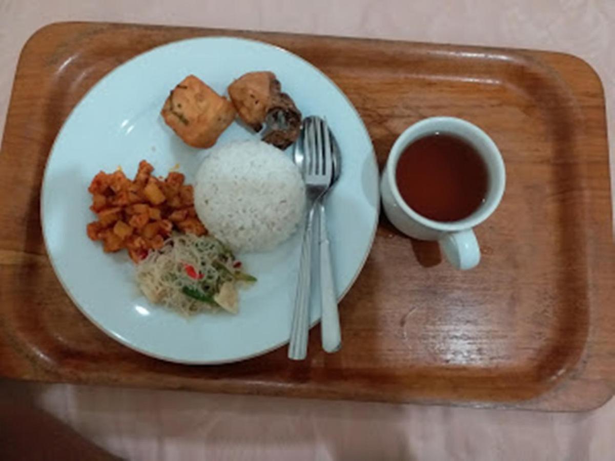 Alloro Guesthouse Pacitan Eksteriør bilde